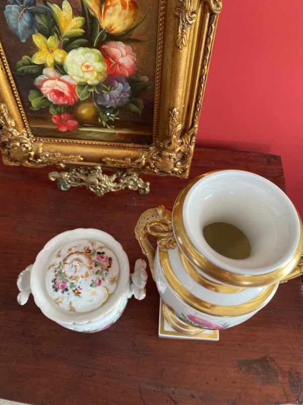 Antique French Old Paris Porcelain Vase with Hand-Painted Floral Bouquets and Gilt Bands on Square Plinth, 19th Century
