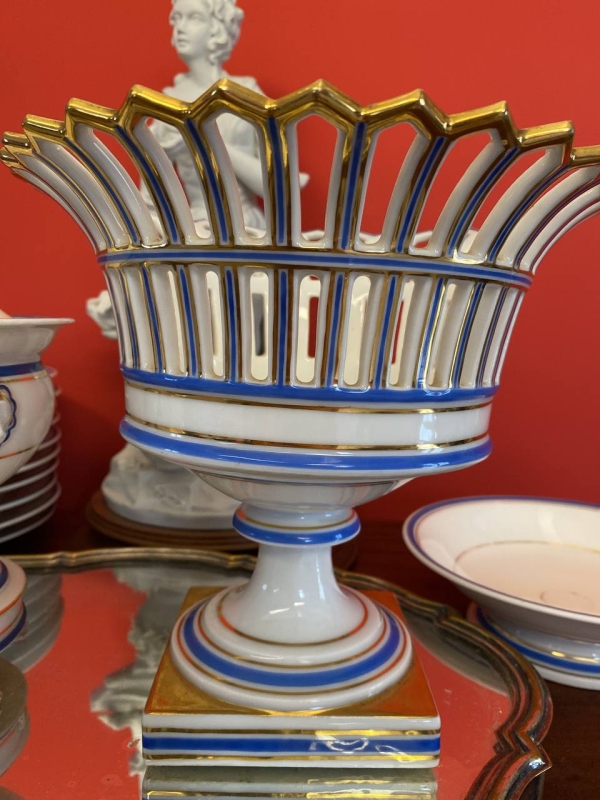 19th Century French Old Paris Dessert Service, 14 Pieces, with Openwork Fruit Vases and Covered Dessert Bowl