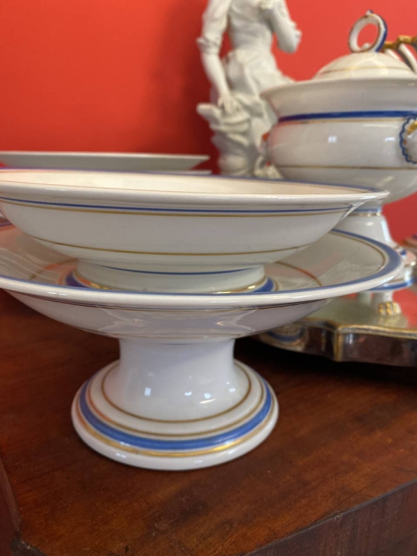 19th Century French Old Paris Dessert Service, 14 Pieces, with Openwork Fruit Vases and Covered Dessert Bowl