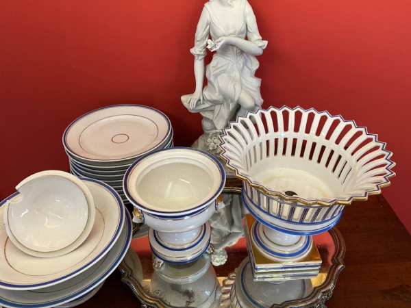 19th Century French Old Paris Dessert Service, 14 Pieces, with Openwork Fruit Vases and Covered Dessert Bowl