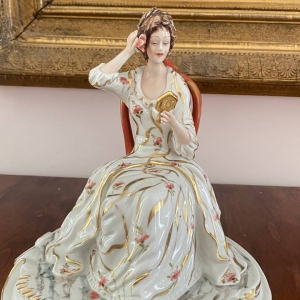 Capodimonte Figurine: Girl Looking in a Mirror